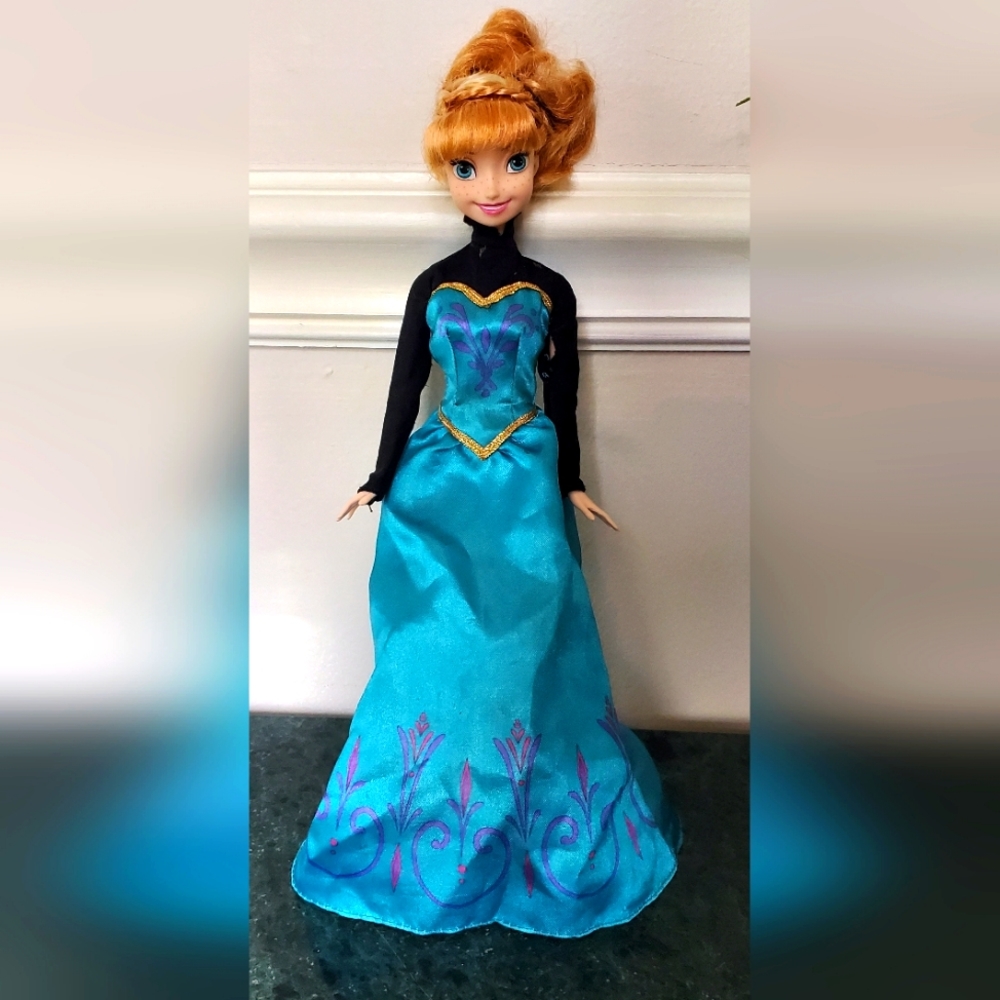 Frozen Anna Barbie‎ 12" in Elsa Dress
